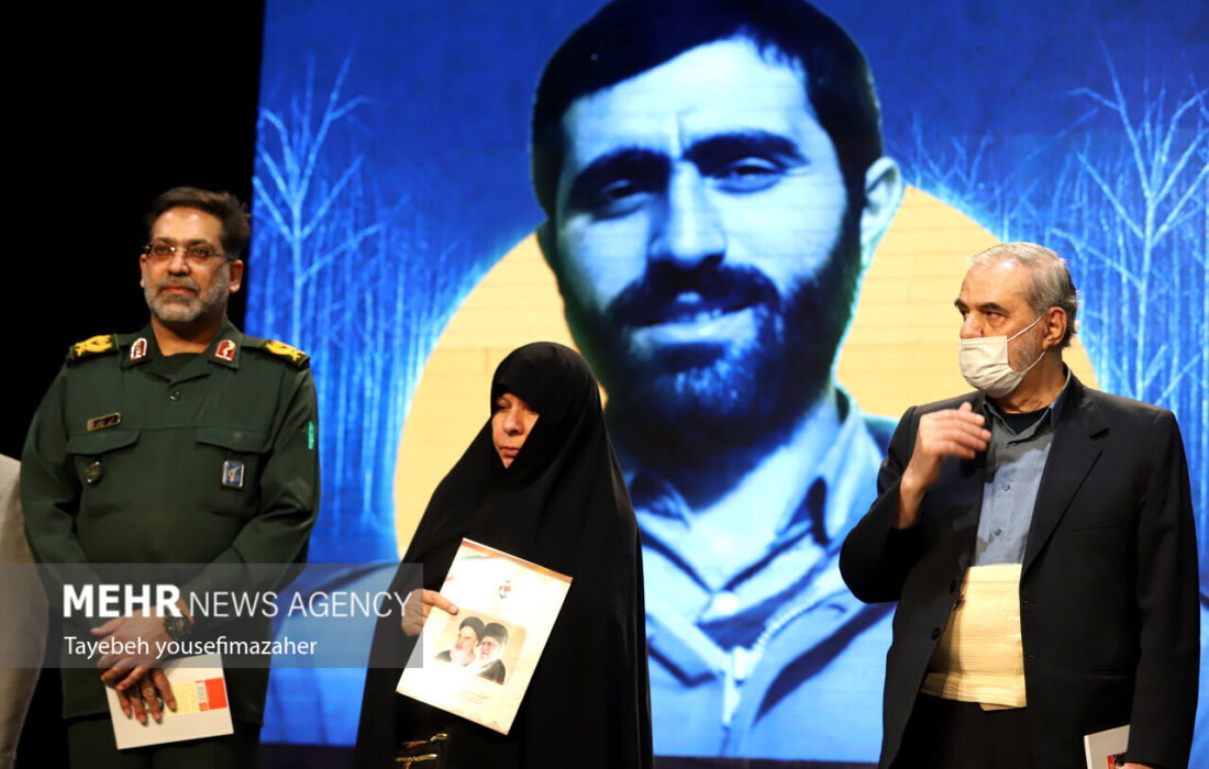 مراسم رونمایی از کتاب زندگینامه شهید شکریپور برگزار شد