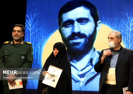 مراسم رونمایی از کتاب زندگینامه شهید شکری‌پور برگزار شد