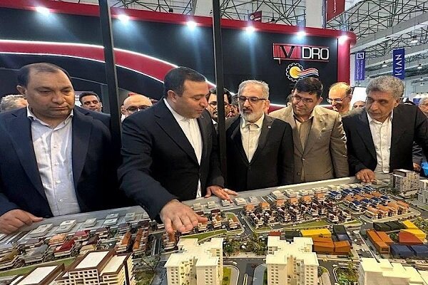 بازدید مدیرعامل بانک مسکن از غرفههای نمایشگاه کیش اینوکس ۲۰۲۵