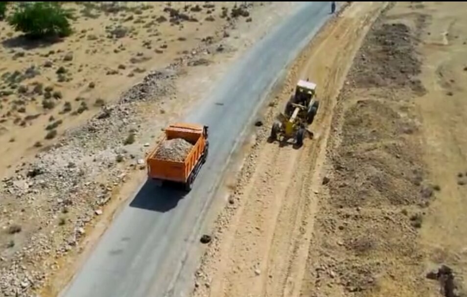 بررسی پروژه‌های تعریض و بهسازی محورهای روستایی دشتستان