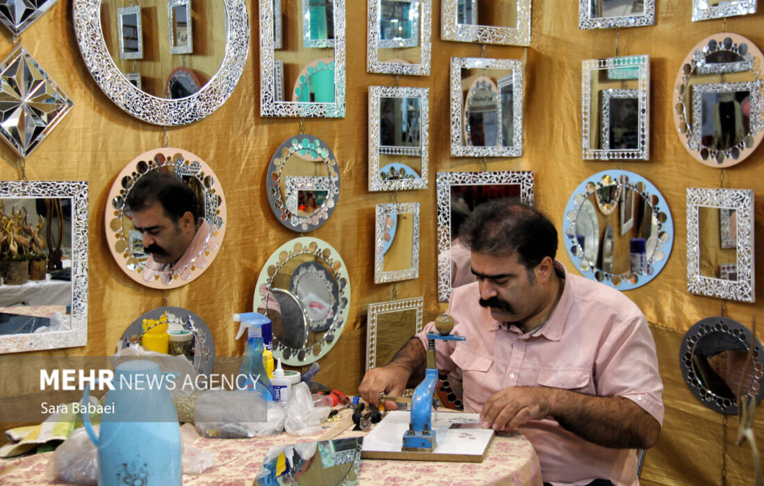 جلوه گری هنر ایرانی در نمایشگاه سراسری صنایع دستی کرمانشاه