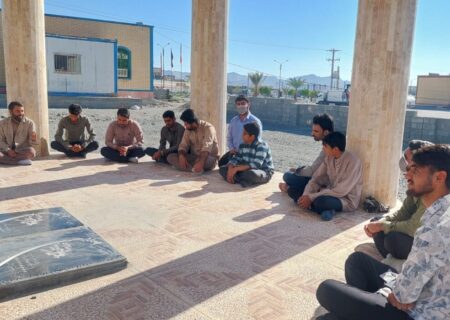 نشست خادمین شهداء شهرستان بشاگرد در گلزار شهدای شهر سردشت برگزار شد