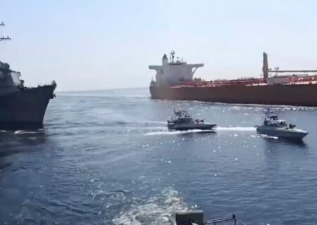 ادعای انگلیس درباره تغییر مسیر نفتکش یونانی به سمت ایران