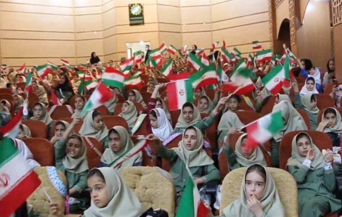 پویش «دختران پرچمدار» در سنندج