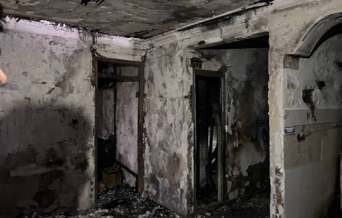 تصاویری از تلاش آتشنشانان برای مهار حریق یک منزل مسکونی در رشت