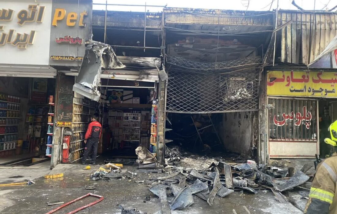 حریق یک مغازه سپرسازی در مشهد