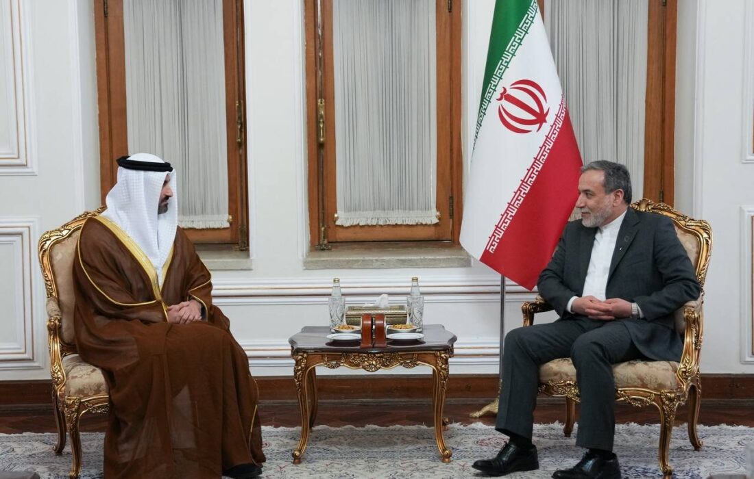 تسلیم رونوشت استوارنامه سفیر جدید امارات به وزیر امور خارجه کشورمان