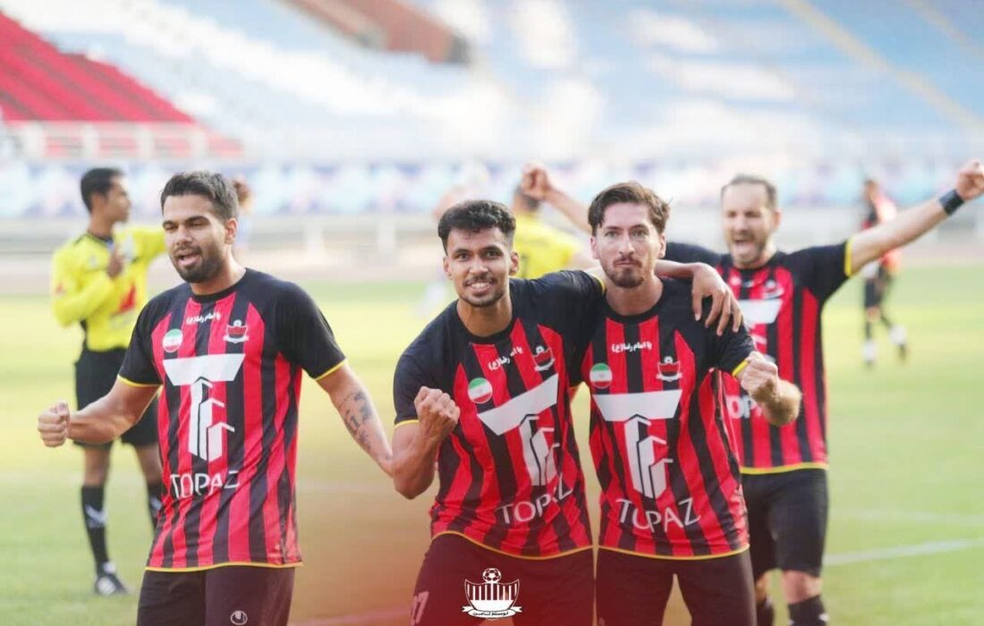 شادی در ورزشگاه امام رضا(ع)؛ ابومسلم ثامن پیروز میدان شد