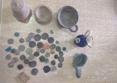 کشف و ضبط  ۵۰۰ شیء تاریخی از قاچاقچیان اشیاء عتیقه در داراب