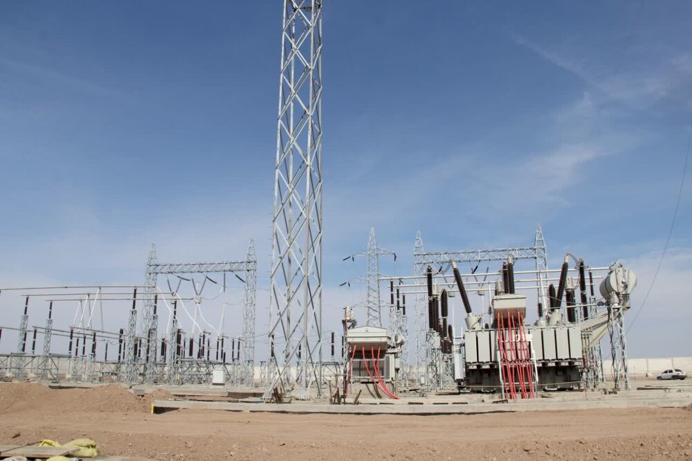 بهرهبرداری از ۶ پروژه برق کرمان با اعتبار ۱۰۱۰ میلیارد تومان در سفر وزیر نیرو