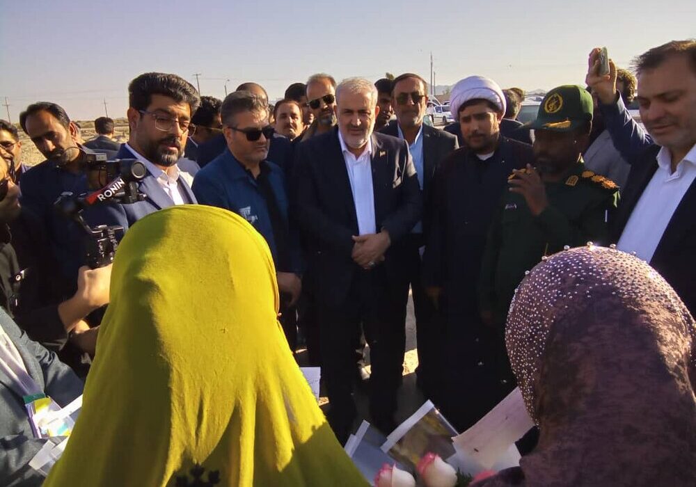 آغاز طرح آبرسانی به مسکن ملی کهنوج و افتتاح پست برق میاندران با حضور وزیر نیرو