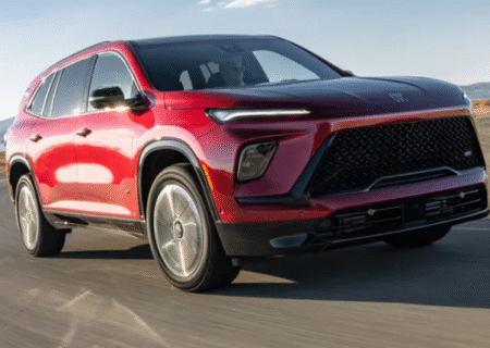 نقد و بررسی بیوک انکلیو ST مدل ۲۰۲۵؛ شاسی‌ بلندی که بدون زرق و برق حرفی برای گفتن ندارد